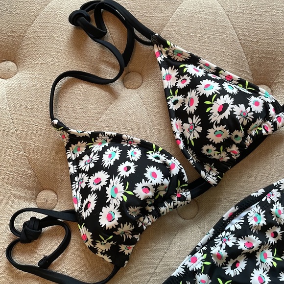 Black Floral 2pc Bikini Swimsuit - Picture 2 of 8